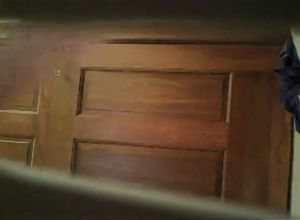 Брат снимает скрытно как его сеструха мастурбирует